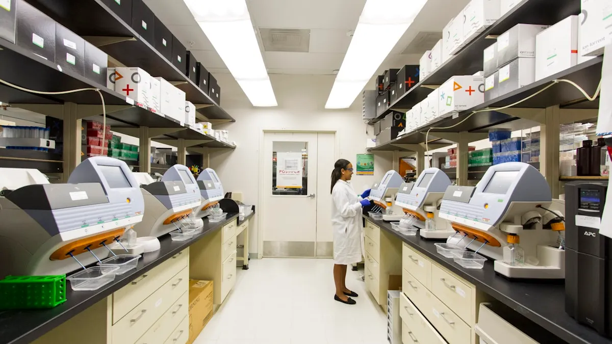 Cedars-Sinai explica qué deben saber los pacientes sobre los ensayos clínicos