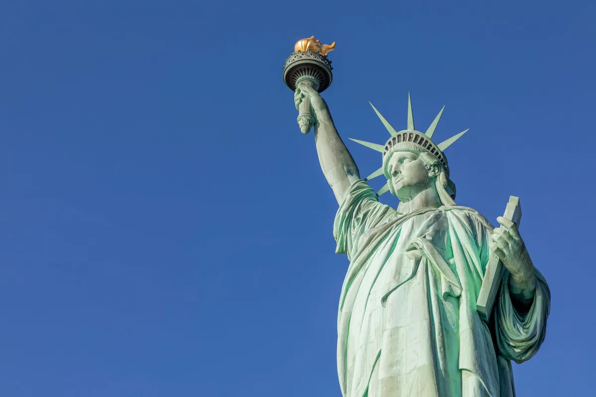 DHS propone restricciones al permiso de trabajo para solicitantes de asilo