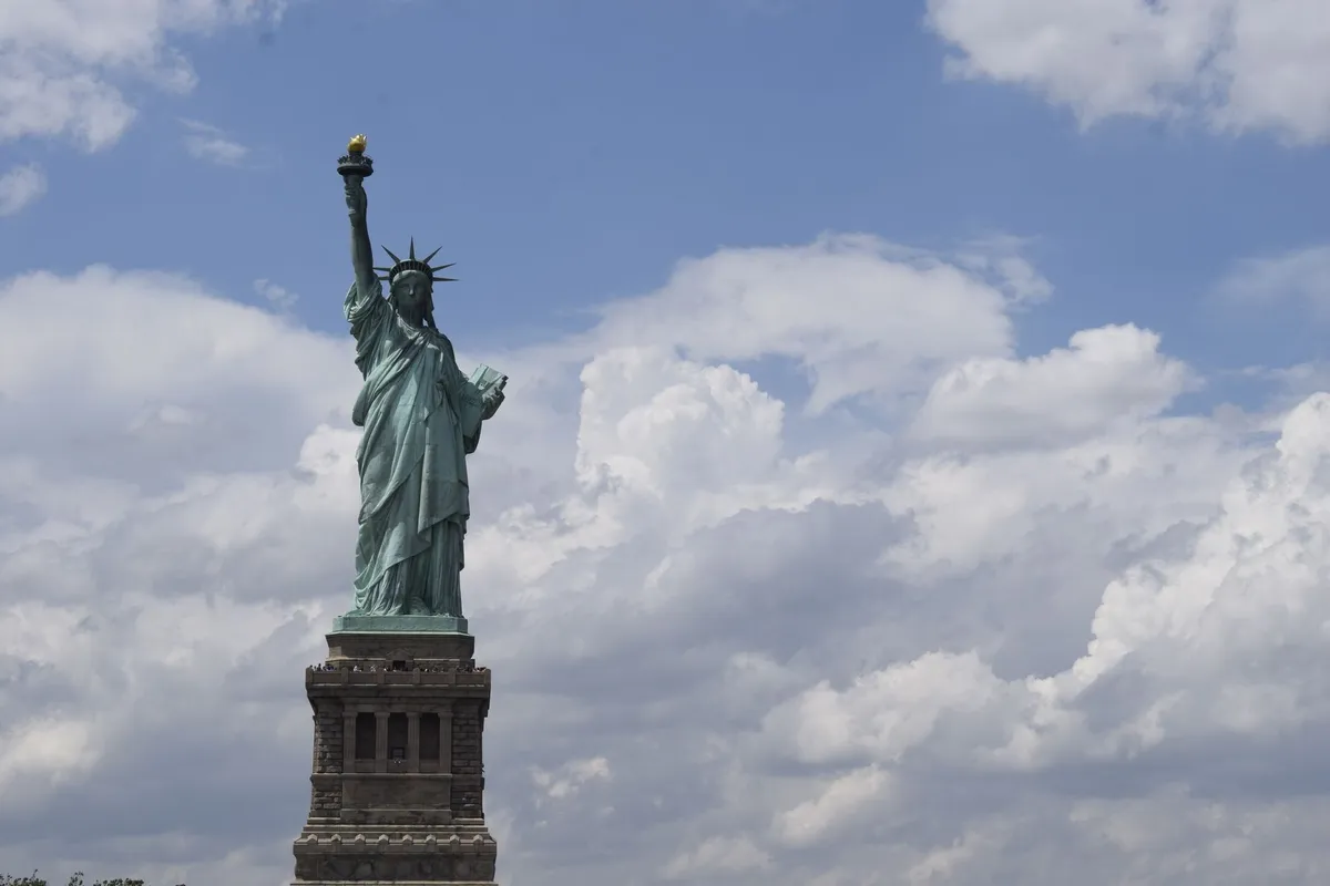 USCIS analizará caso por caso si los solicitantes de green card deben salir de EE.UU.