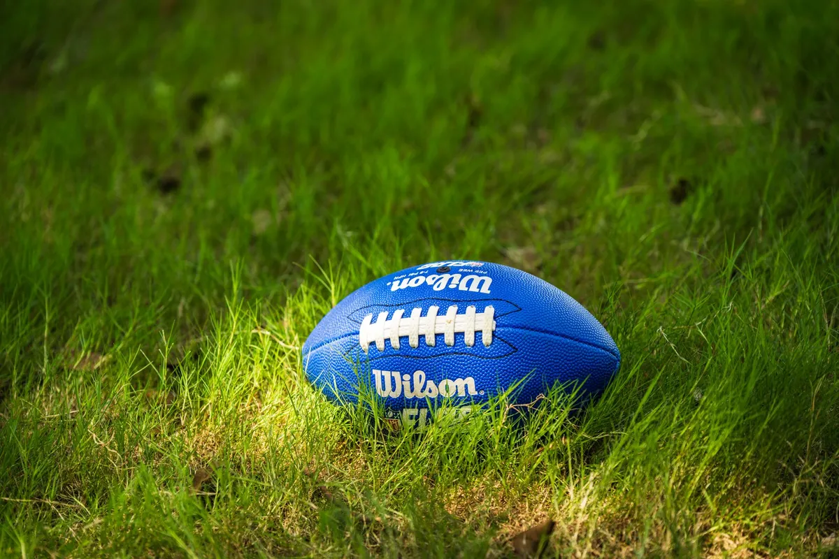 Los Rams afrontan su debut en Australia con Garrett como figura central ante los 49ers