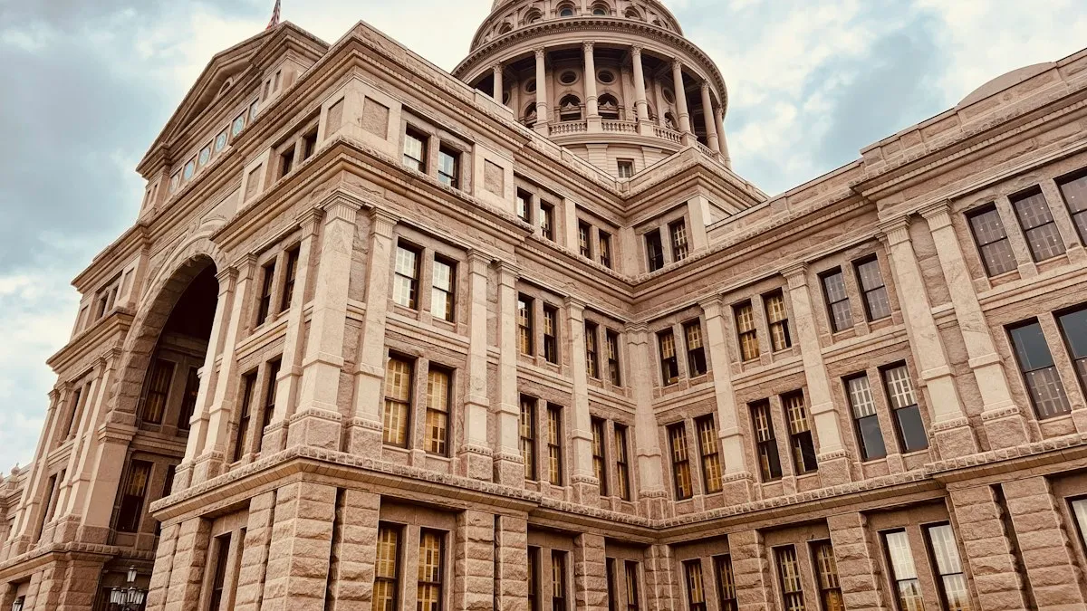 Demócratas organizan actos paralelos a la convención republicana en Texas
