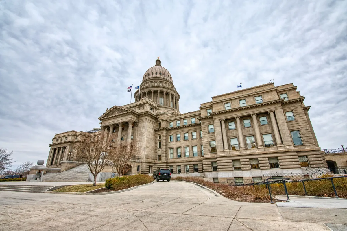 Un demócrata de Iowa busca revertir la tendencia republicana en ese estado