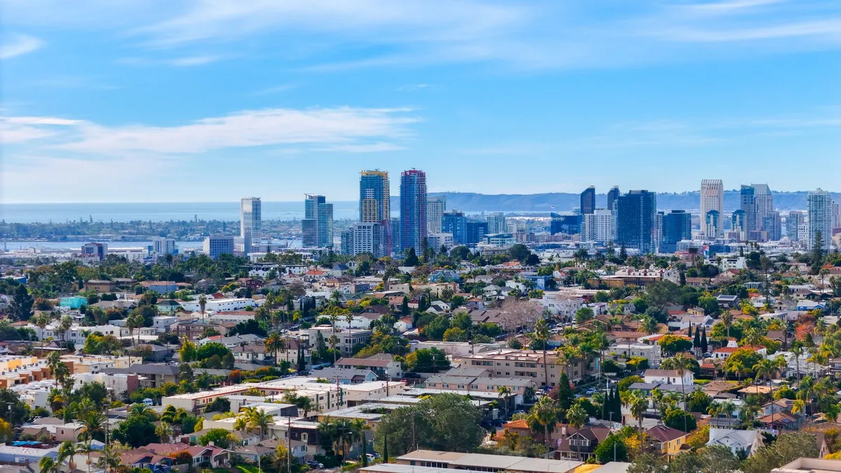Colegio de Abogados de California acusa a hombre de Chula Vista de ejercer sin licencia