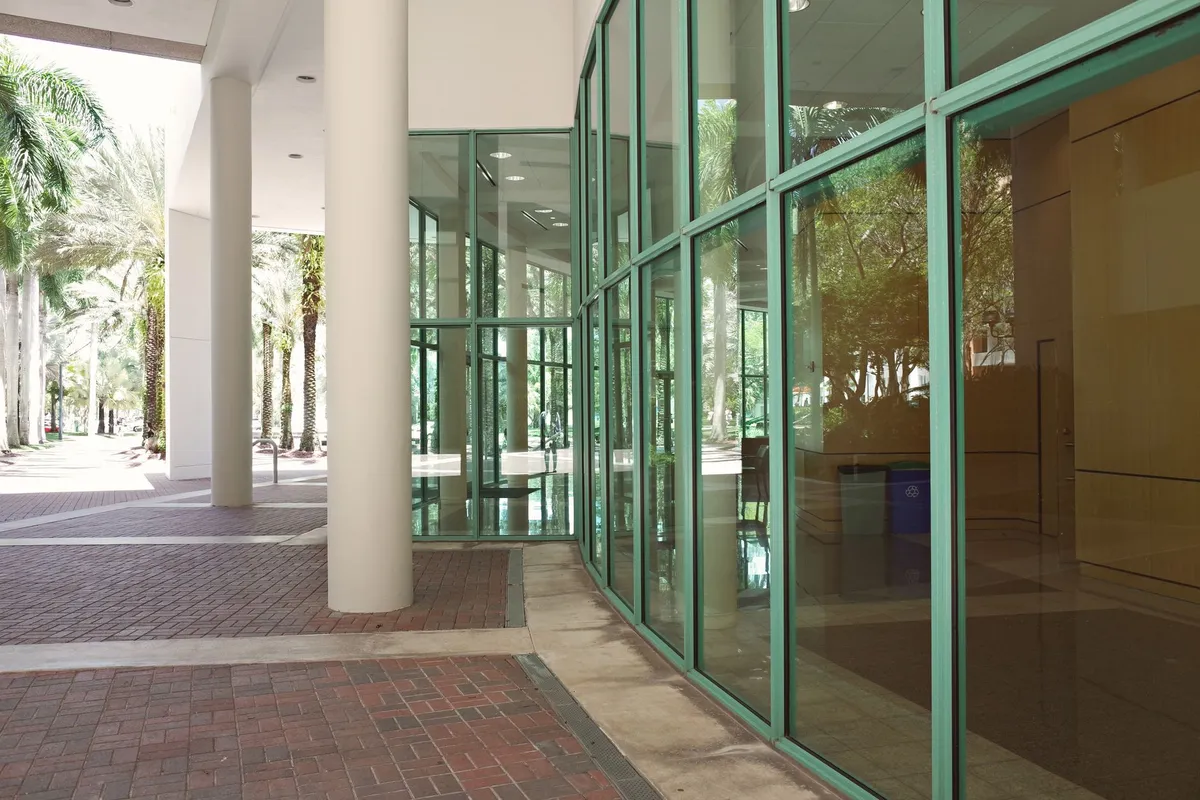 Florida exigiría prueba de ciudadanía a estudiantes para ingresar a la universidad
