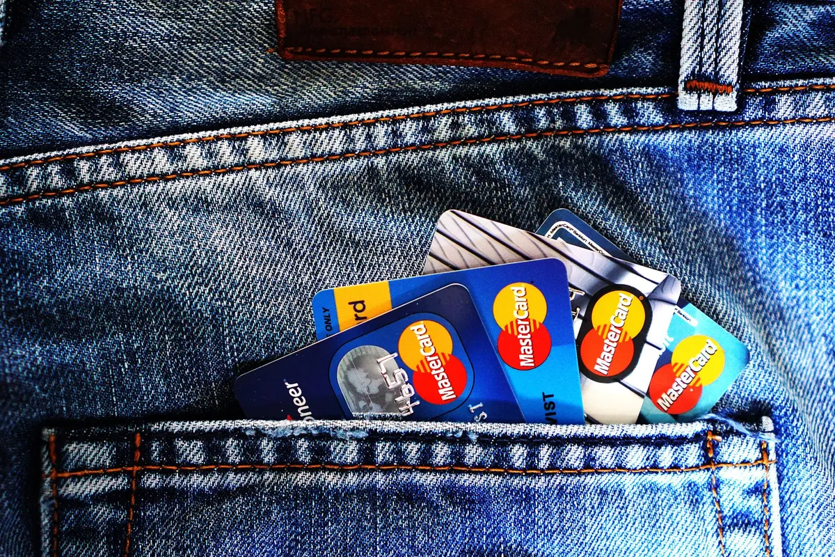 Tasas de interés en tarjetas de crédito: qué implican para los consumidores