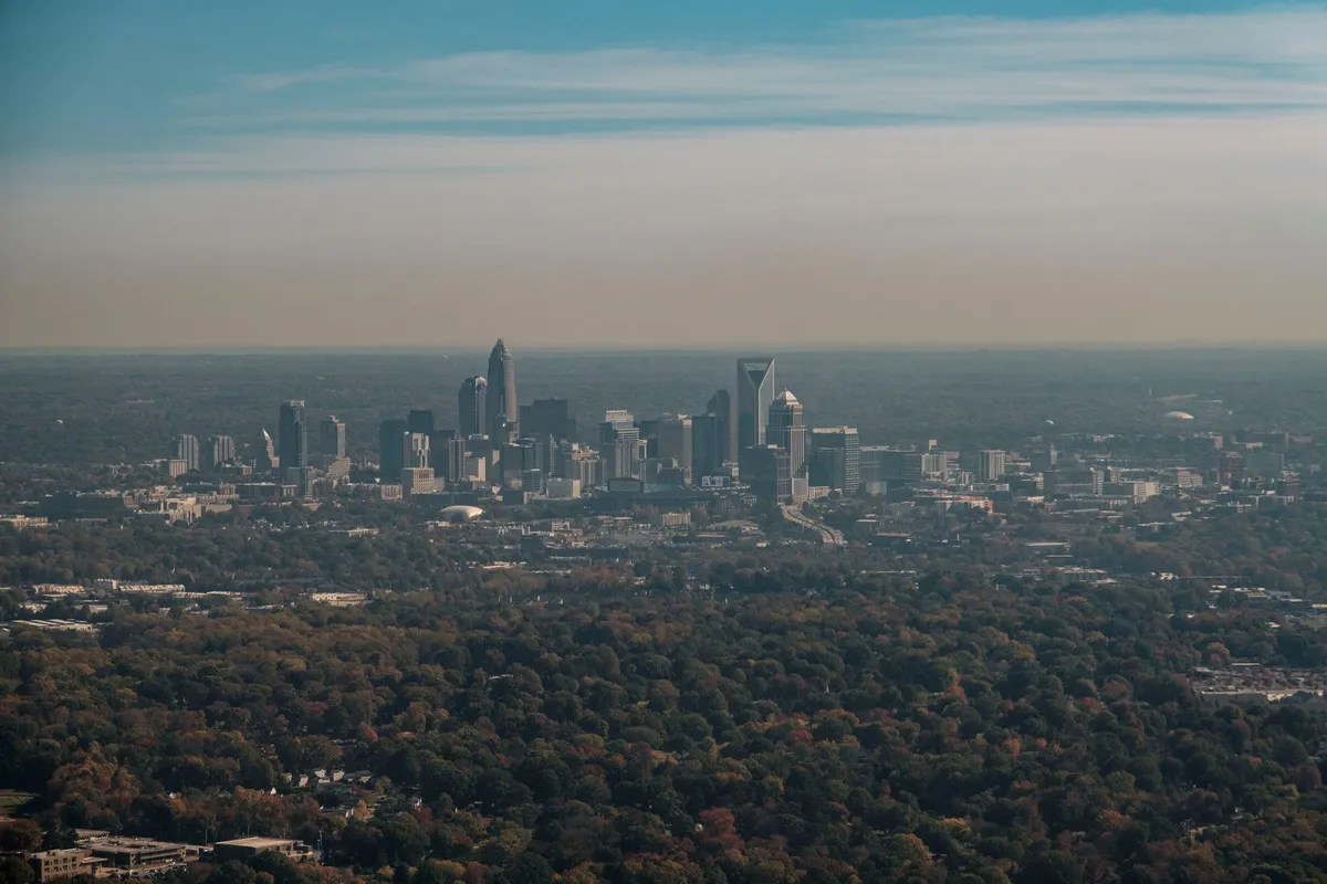 SB-153: qué cambios concretos trae esta ley para los inmigrantes de Charlotte