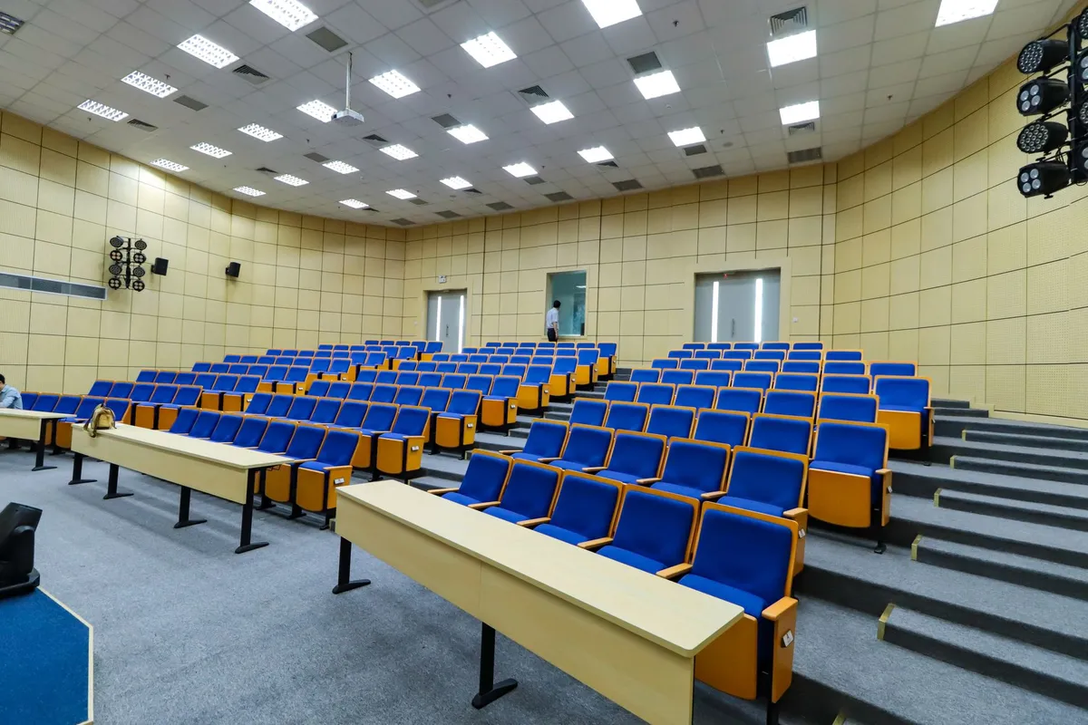 Universidad de Birmingham renueva el sonido de su aula magistral con tecnología Iconyx