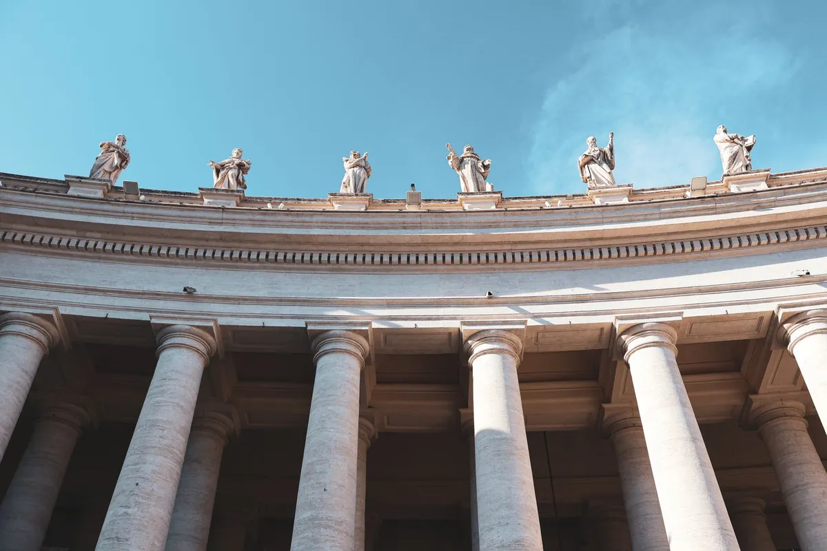 El papa León XIV llama a regular los riesgos de la inteligencia artificial