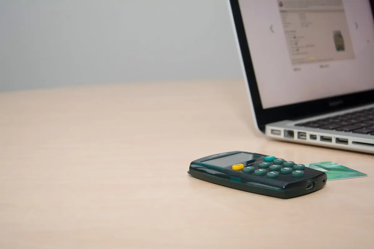 Qué hacer primero con sus tarjetas de crédito ante el alza de tasas de interés