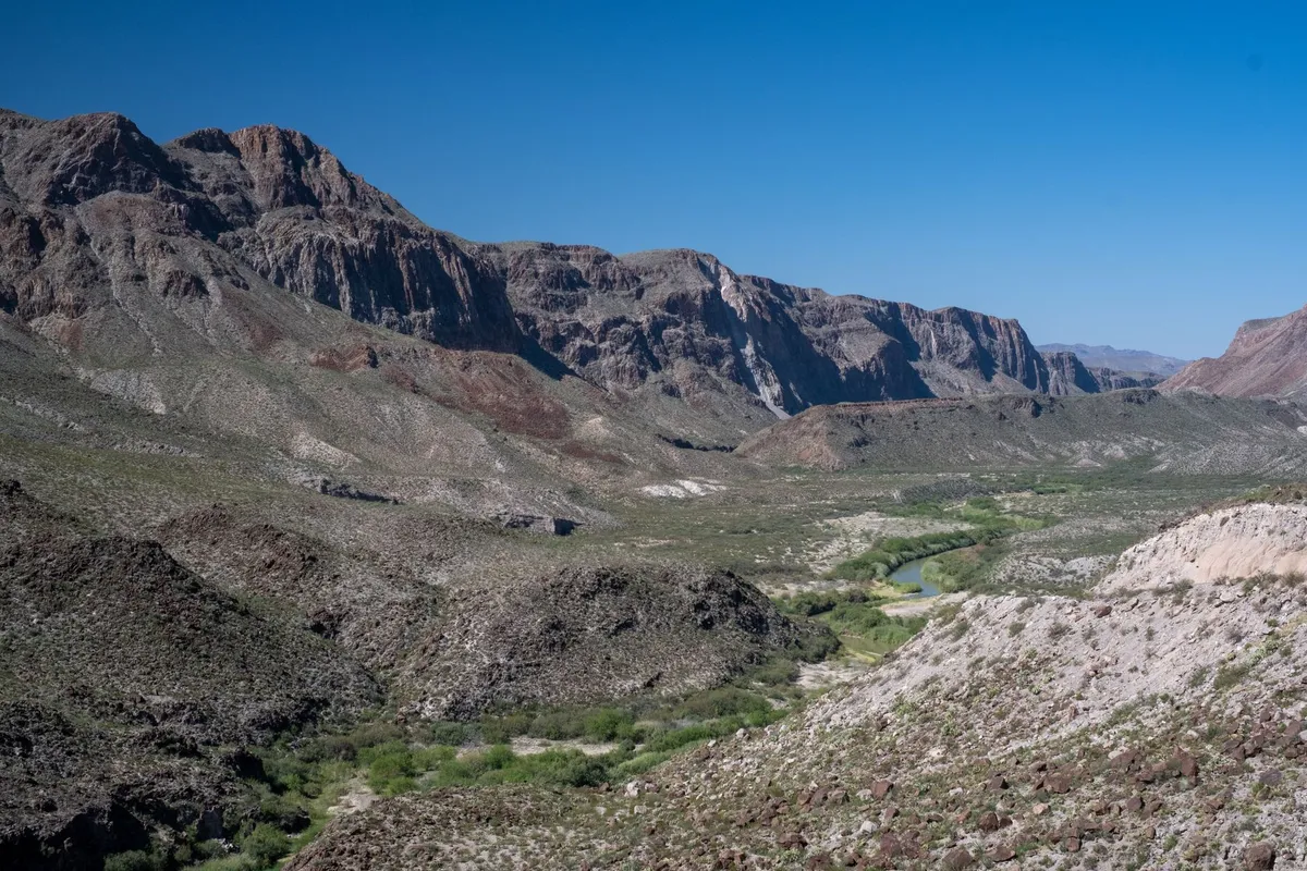 Propietarios de Texas demandan al gobierno federal para detener muro en Big Bend