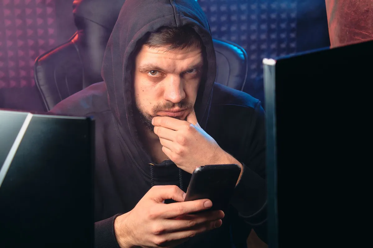 Ciberataque coordinado: hacker chino utilizó inteligencia artificial para comprometer 100 empresas