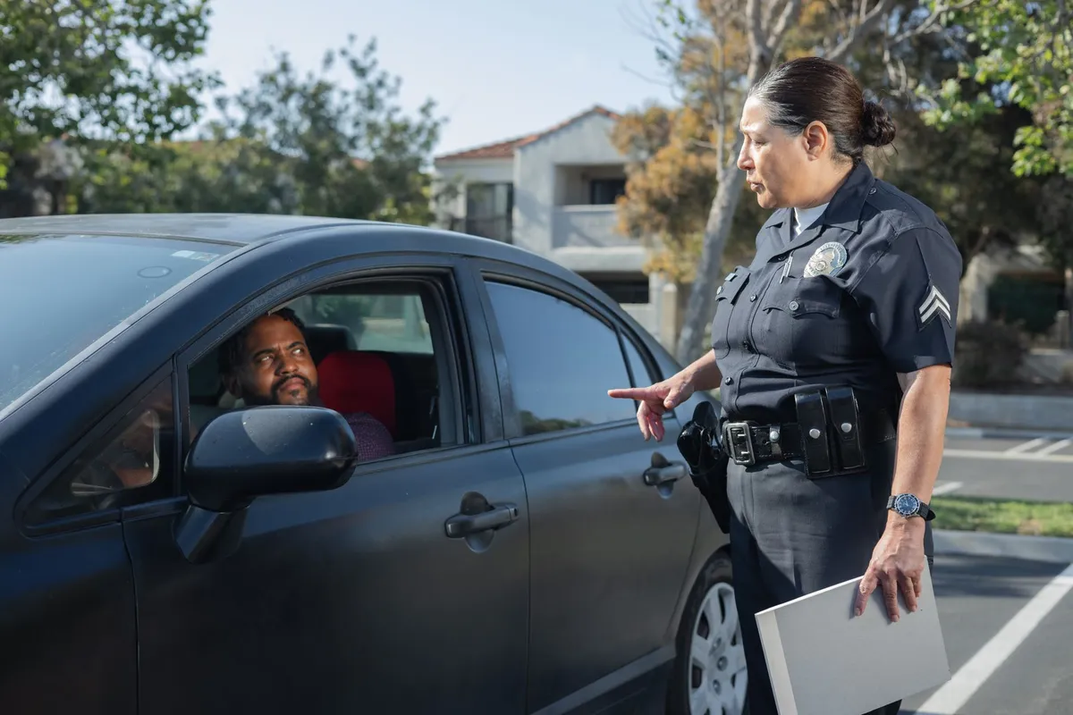 Protocolos de persecución policial en Dallas y qué implica enfrentar un proceso de deportación