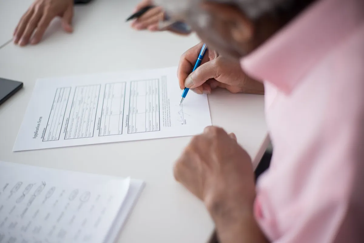 USCIS actualiza normas de TPS, carga pública y residencia permanente desde octubre de 2026