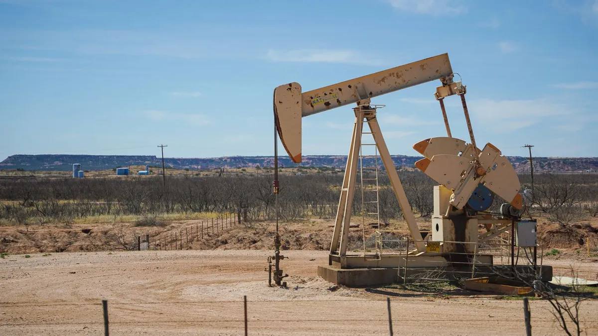 El petróleo sube más de un 3,5% y se aproxima a los 103 dólares por barril