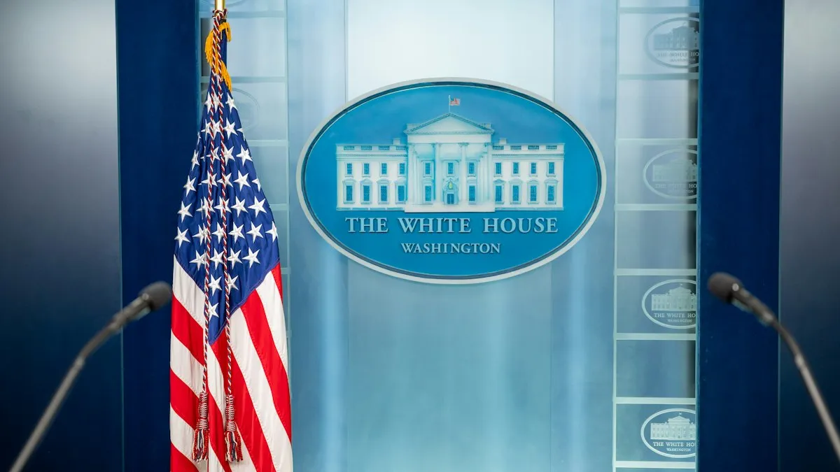 Periodistas vetados por Trump logran acceder a la Casa Blanca
