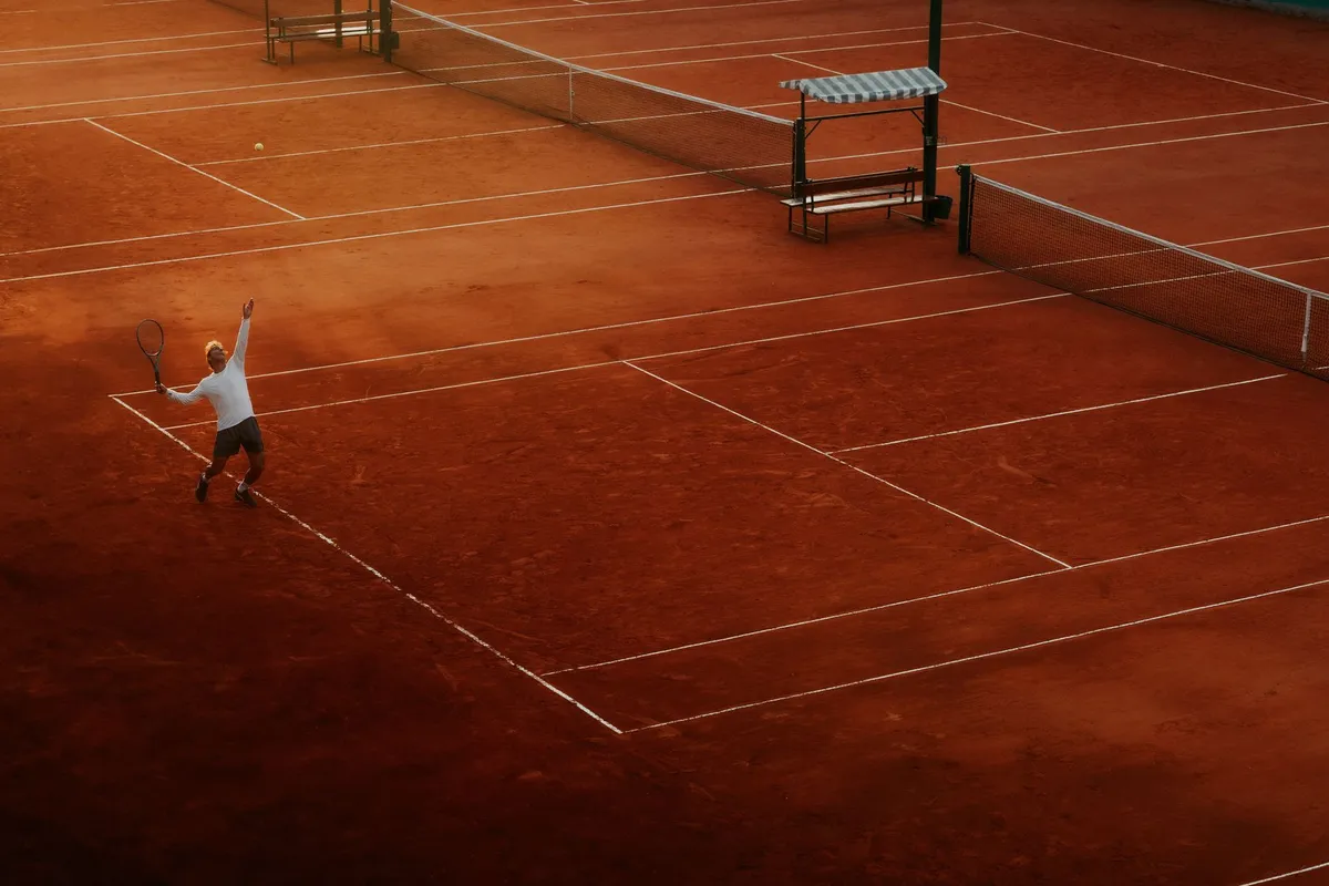 Carlos Alcaraz y Taylor Fritz se miden en una jornada destacada del tenis internacional