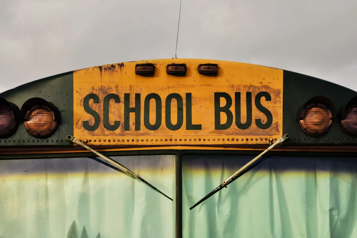 Once personas hospitalizadas tras choque de autobús escolar en Suffield, Connecticut