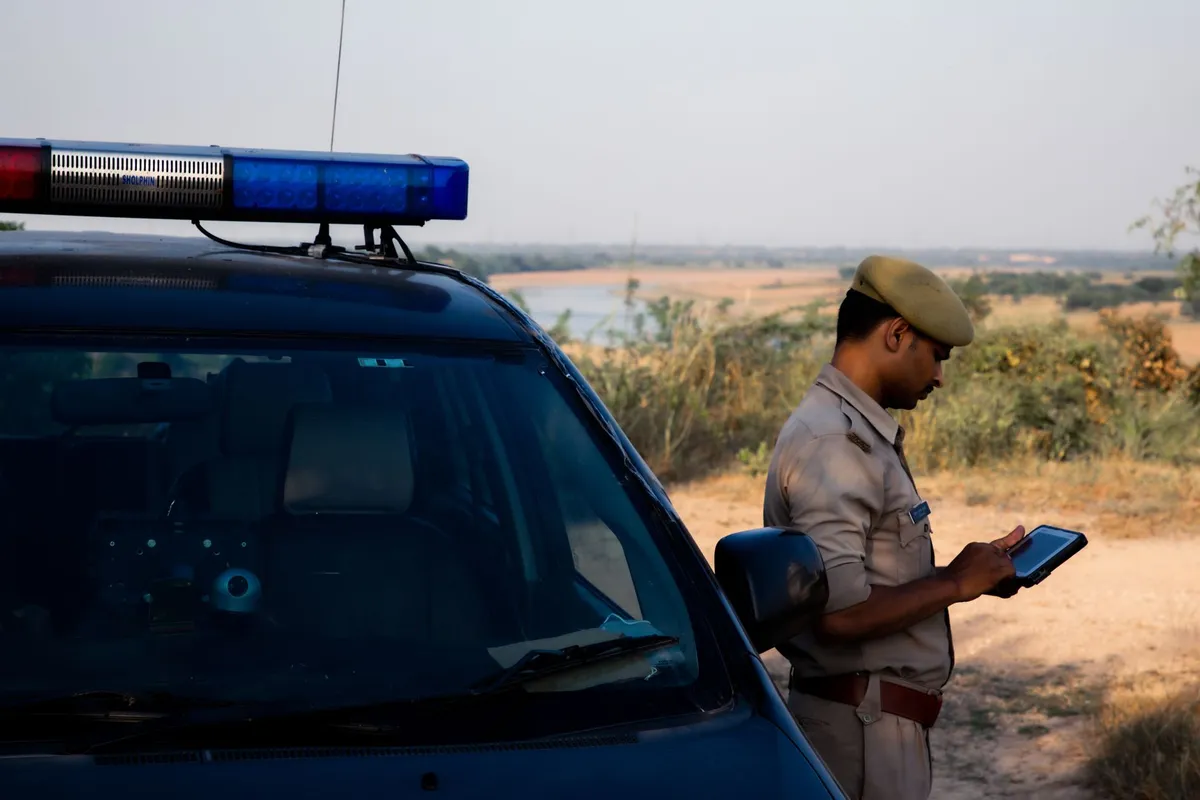 ICE prohíbe persecuciones a alta velocidad en sus operaciones de arresto