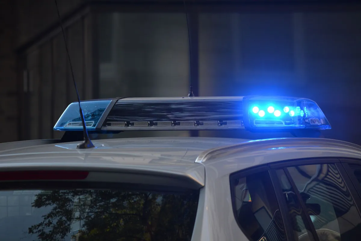 Un hombre en Illinois es acusado de matar a su hijo de dos años y disparar a la madre