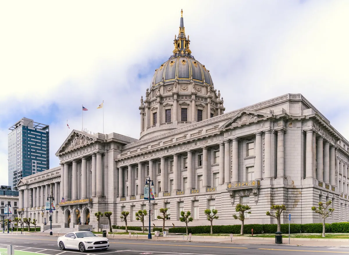 California endurece sus normas sobre detención migratoria privada y operativos federales