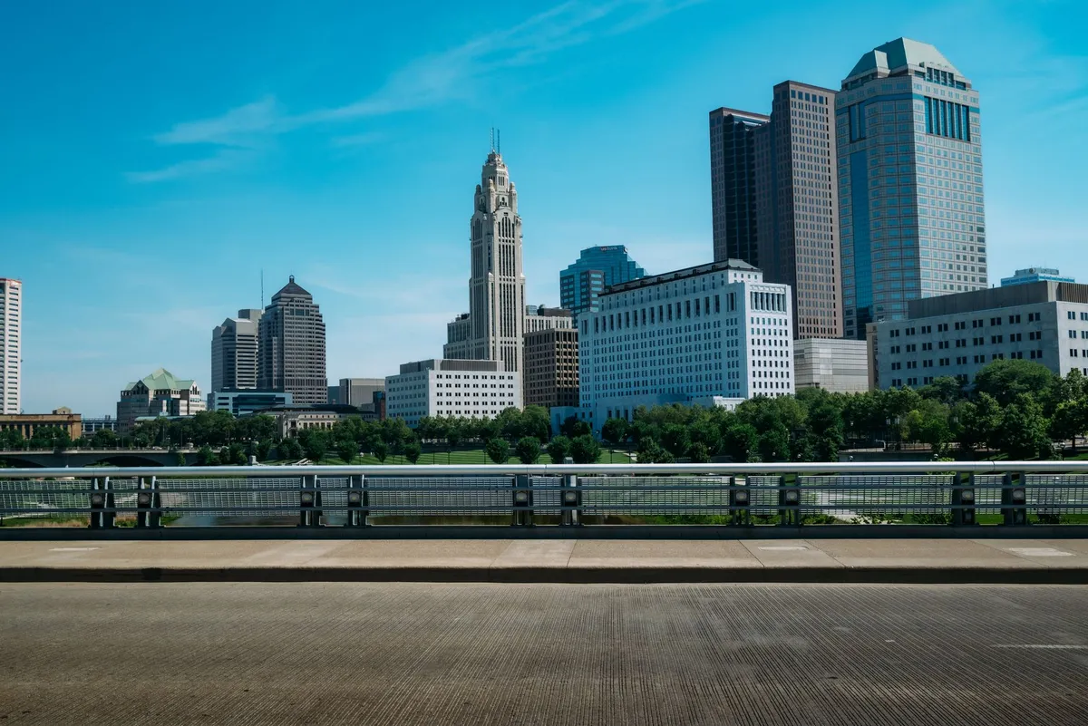 Un residente de Cincinnati afirma que agentes de inmigración lo confundieron en un operativo