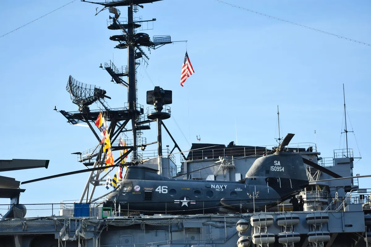 El portaaviones USS Abraham Lincoln regresa a EE. UU. tras casi diez meses de despliegue en Oriente Medio
