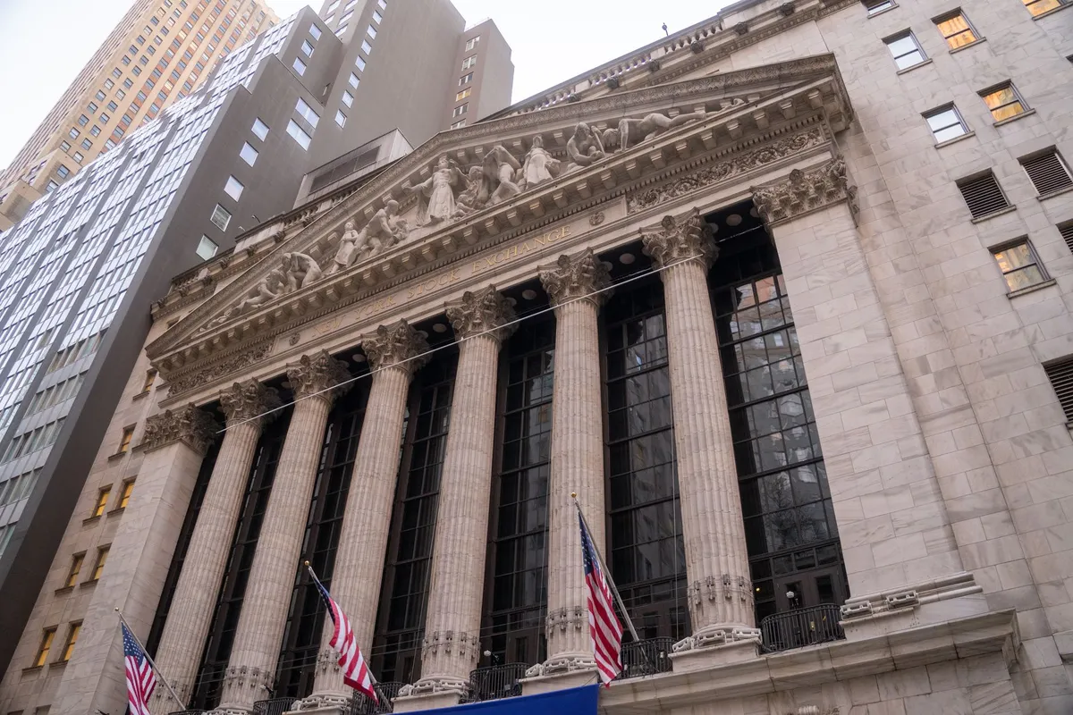 El Nasdaq encabeza las caídas de Wall Street en su peor semana desde finales de junio