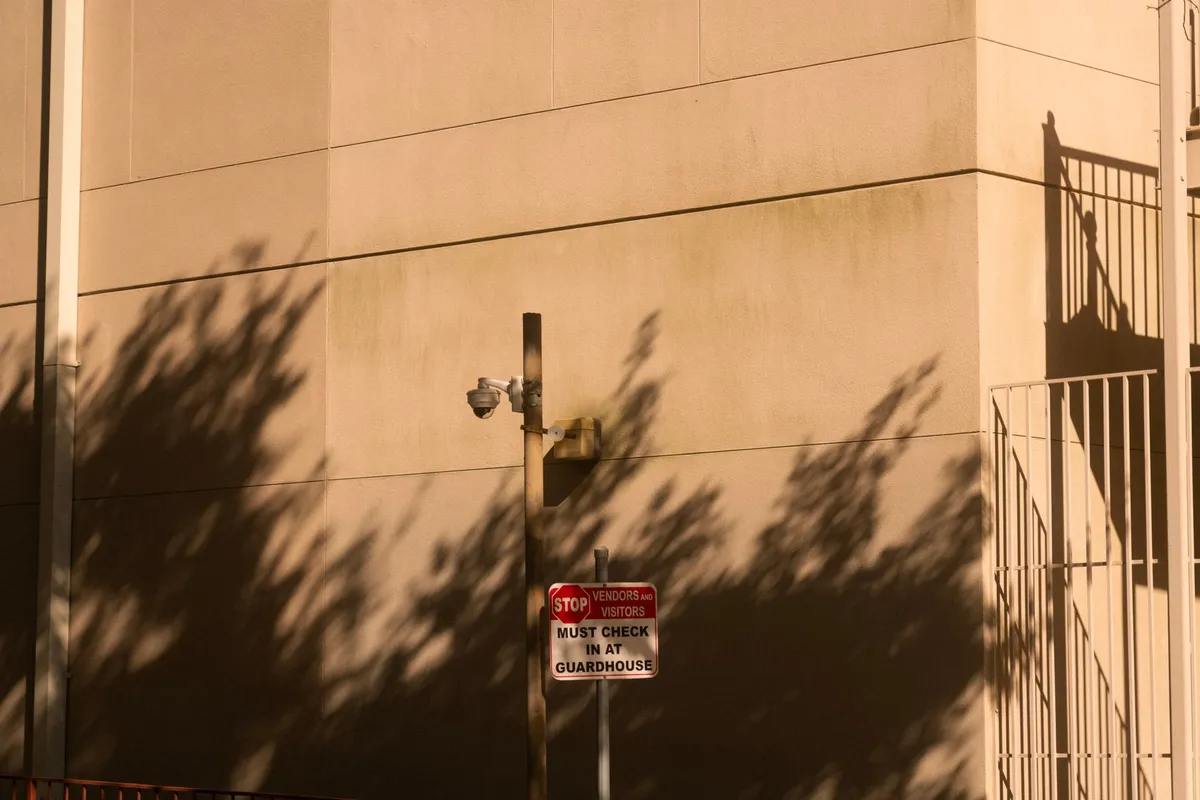 Hallan muerto a un inmigrante mexicano bajo custodia de ICE en un centro de detención de Laredo, Texas