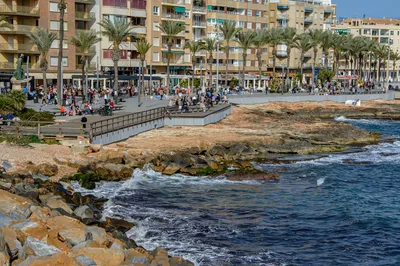 «A costa del sol»: el documental que examina el turismo masivo en el litoral español