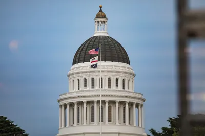 Trump retoma el vínculo entre inmigración y delito ante las legislativas, según teleSUR