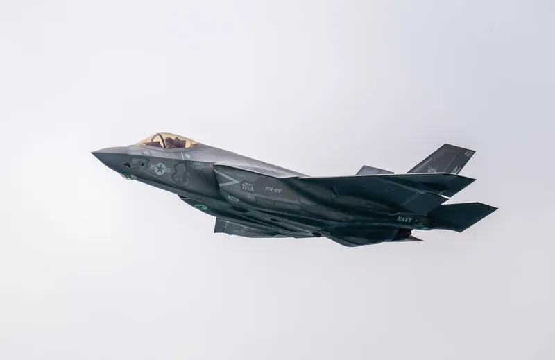 EE. UU. despliega un portaaviones nuclear en maniobras cerca de China